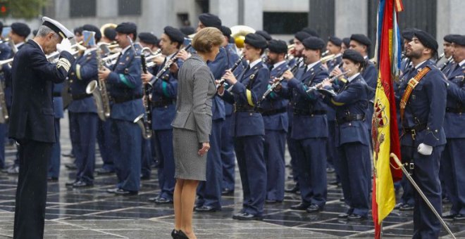 Defensa ordena izar la bandera a media asta por la muerte de Jesucristo