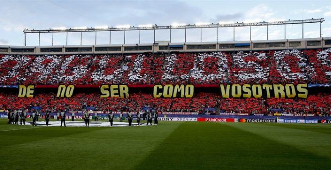 "Orgullosos de no ser como vosotros", el tifo de respuesta de la afición del Atlético