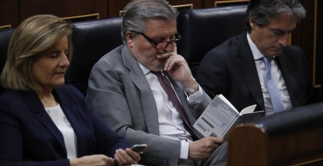 Méndez de Vigo prefiere a Miguel Hernández que escuchar a Montero