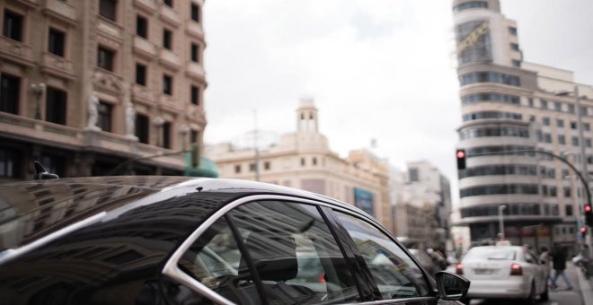 El Ayuntamiento de Madrid pide a la CNMC que determine si la oferta de Uber al aeropuerto implica competencia desleal