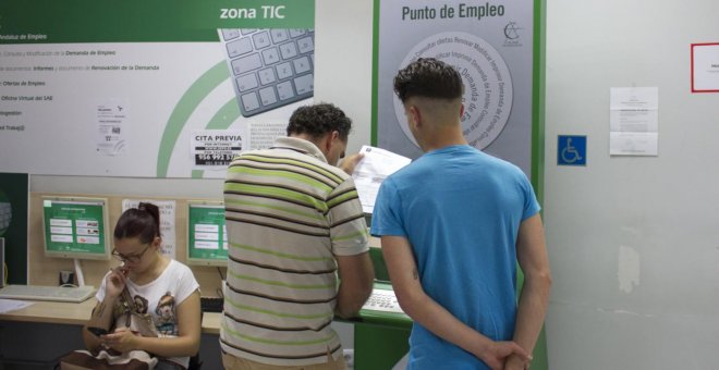 Dos datos que indican que la recuperación aún está lejos: un tercio de los jóvenes y más de un millón de familias siguen sin empleo