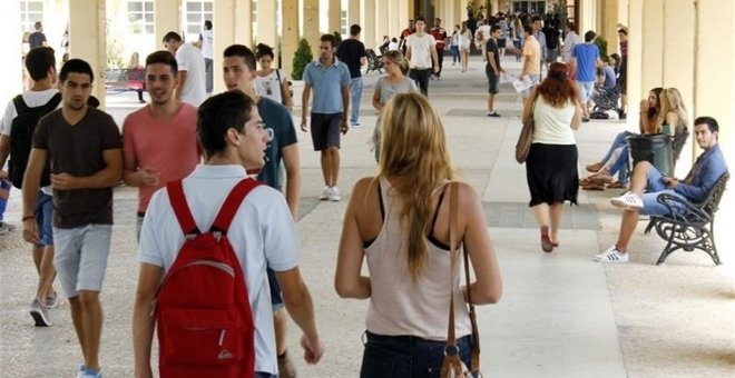 La mitad de los jóvenes tiene un contrato temporal y el 40% está en riesgo de pobreza