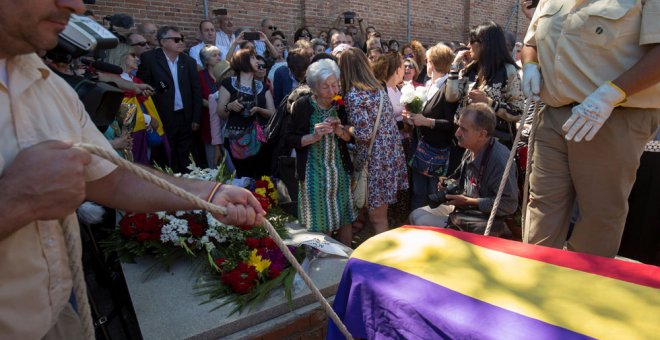 TVE alega no haber informado del entierro de Timoteo Mendieta por considerarlo un exhumado más