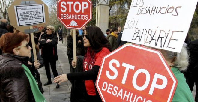 El juicio de los activistas que trataron de parar un desahucio en Usera se aplaza por la no comparecencia de un policía