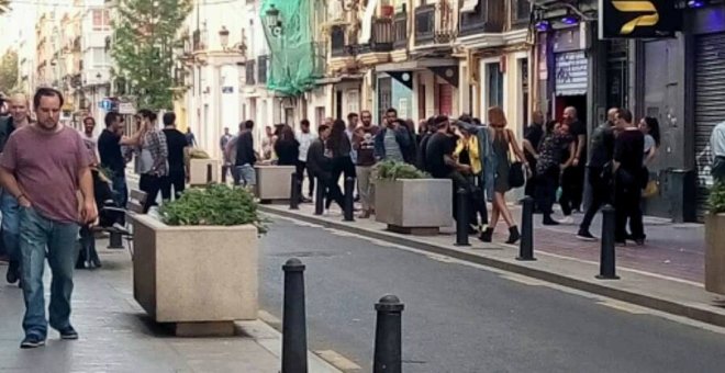 La proliferació de locals de festa ha convertit Russafa en "un barri cremat i cronificat"