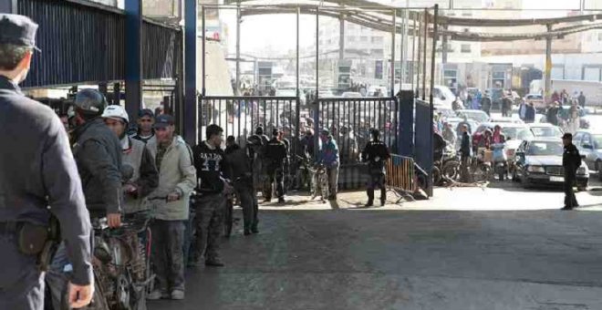 Detenido un hombre en Melilla por herir con un cuchillo a un policía al grito de "Alá es grande"