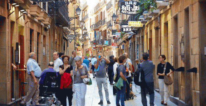 Alarma en la Parte Vieja de Donostia ante la sobreexplotación turística del barrio