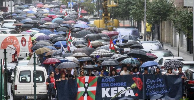 Miles de personas exigen el fin de la dispersión de presos de ETA en la multitudinaria despedida a Kepa del Hoyo
