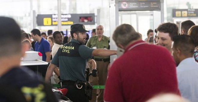 Menys cues als controls de seguretat del Prat el primer dia de vaga de treballadors d'Eulen