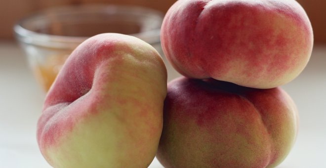 Institutos valencianos estrenan máquinas expendedoras de fruta para mejorar la alimentación de sus alumnos