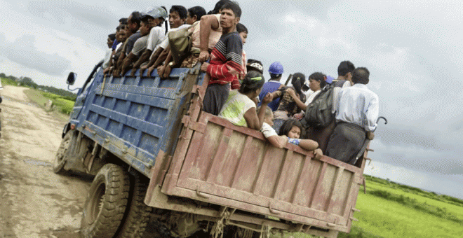 La oleada de violencia en Birmania causa un centenar de muertos y la huida de 38.000 rohinyás del país