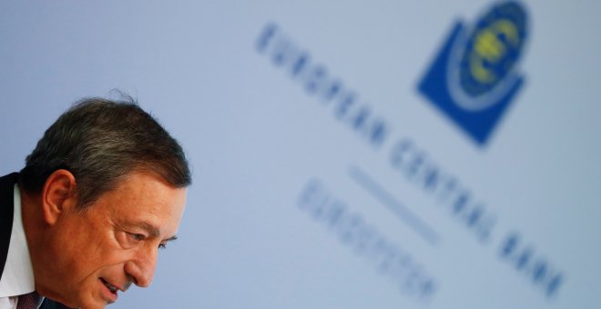 Draghi dice que el BCE debatirá en octubre sobre la retirada de sus medidas de estímulo
