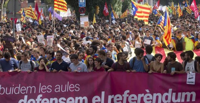 Milers d'estudiants en vaga fan sentir la seva veu per reclamar democràcia