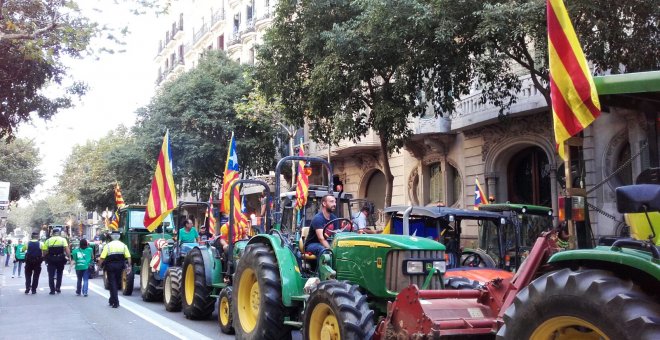 El sector agrari concentra 2.150 tractors davant les representacions del govern espanyol