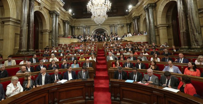 El Constitucional suspende la convocatoria del pleno del Parlament sobre la declaración de independencia