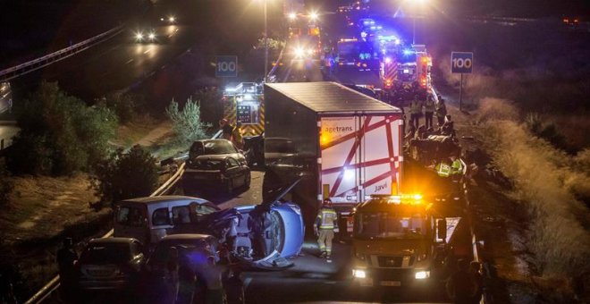 Cinco muertos y diez heridos en un grave accidente con trece vehículos implicados en la A-7 en Murcia