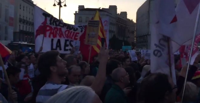 Cientos de personas rechazan el 155 en Madrid por su "tinte dictatorial"