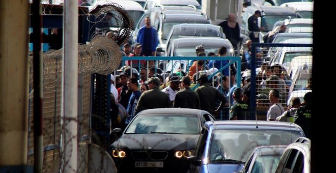 Unas 1.400 personas entran a la carrera en Marruecos desde la frontera de Ceuta