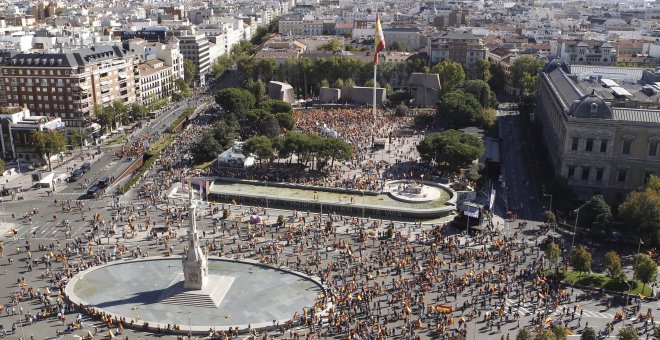 Centenares de manifestantes protestan en Madrid al grito de “Puigdemont a prisión”