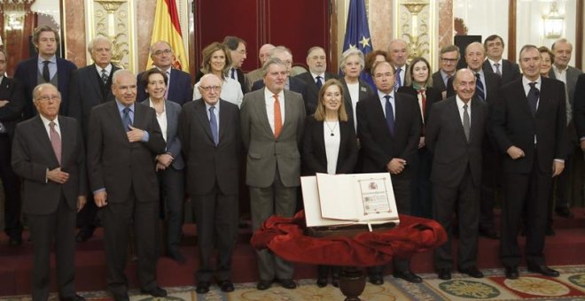 Machismo institucional: 30 hombres y ocho mujeres para el 40º aniversario de la Constitución