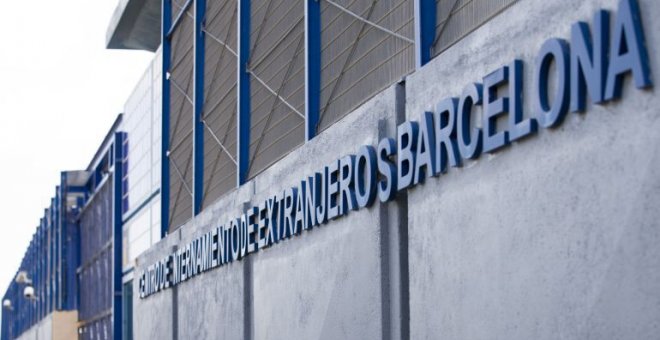 Dos interns del CIE de Barcelona denuncien haver rebut una pallissa per part d'agents de la Policia Nacional