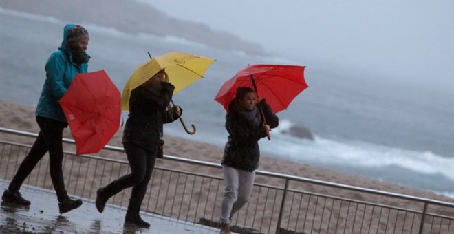 La borrasca Ana mantiene en alerta este lunes a 44 provincias