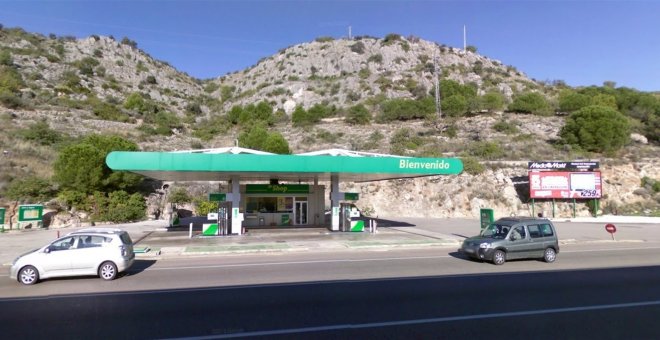 Investigan como violencia machista el choque mortal de dos jóvenes contra una gasolinera