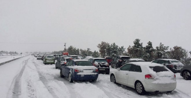 La oposición pide explicaciones al Gobierno por la "falta de previsión" y el "caos" en las carreteras durante la nevada