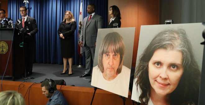 Las autoridades presentan 38 cargos contra la pareja que secuestró y torturó a sus 13 hijos en California