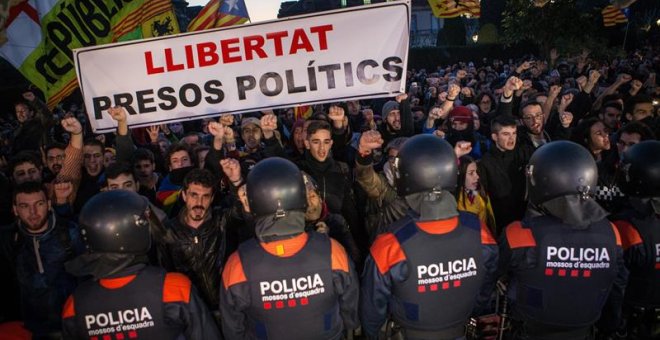 Seis detenidos por los disturbios ante el Parlament en la investidura aplazada de Puigdemont