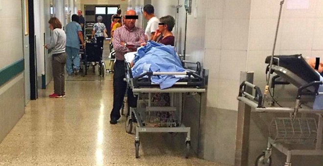 La Fiscalía ve "indicios de delito" en la muerte de una paciente en los pasillos de Urgencias del Hospital de Santiago