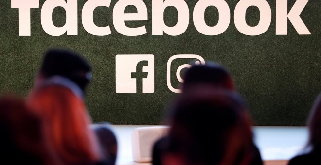 Facebook notifica a sus usuarios qué hace con sus datos mientras grupos de activistas exigen más responsabilidad