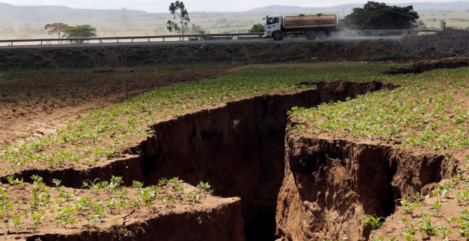 Una enorme grieta parte en dos Kenia