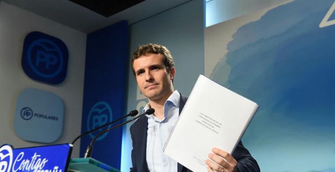 El PP pone a Casado como ejemplo de "transparencia" pero vuelve a rechazar hacer públicos los trabajos de su máster