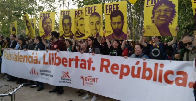 Milers de valencians es manifesten en favor del diàleg, contra la violència i en solidaritat amb Catalunya