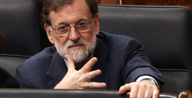 Rajoy presume de que el 155 ya es "un precedente", y el Gobierno advierte a Torra de que cuide "las cosas que dice y hace"