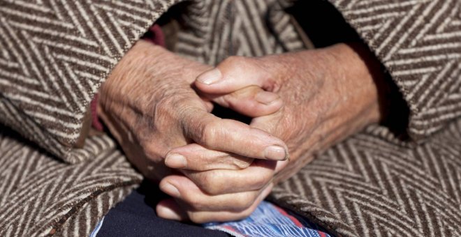 La Fiscalía de Madrid denuncia a tres empleados de una residencia por presunto maltrato a dos ancianas