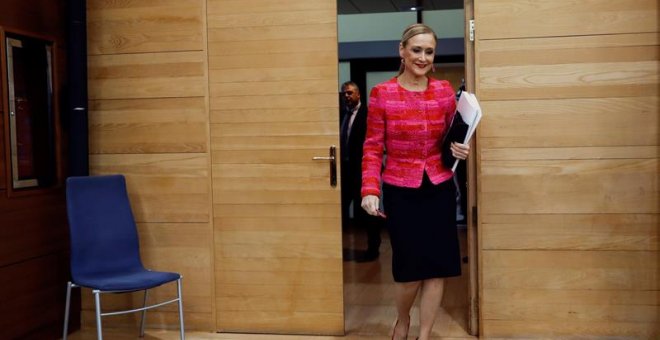 Cifuentes alega "fuertes migrañas" para no declarar ante la jueza, que envía a un médico a su casa para verificar que dice la verdad