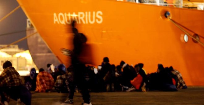 Italia prohíbe el desembarco de un buque de rescate con 629 migrantes a bordo