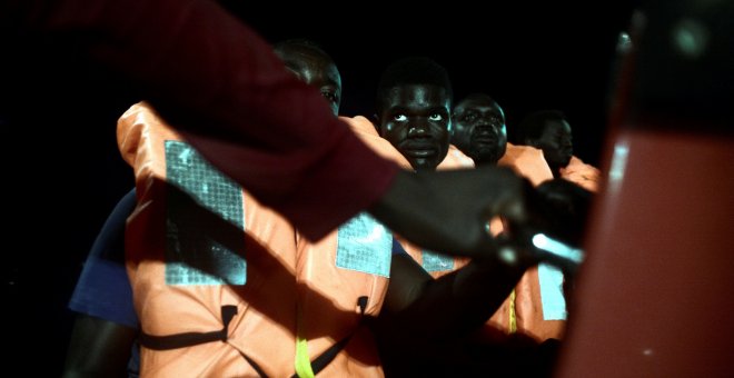 Los migrantes del Aquarius tendrán un permiso de estancia de tres meses, aunque no se descarta que algunos vayan a un CIE