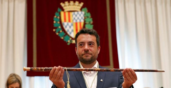 Dimiteix l'alcalde de Badalona després de saltar-se el confinament i ser detingut per conduir begut