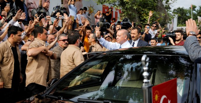 Erdogan gana la Presidencia ejecutiva y mantiene el control del Parlamento