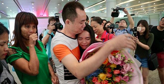 Una joven china se reencuentra con sus padres 13 años después de perderse de camino a casa