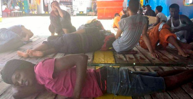 Una semana de bloqueo con 40 migrantes a bordo: "Si alguien muere es responsabilidad del Gobierno" de Túnez