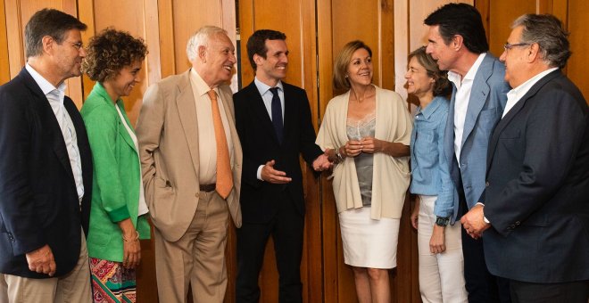 Ocho exministros del PP apoyan a Casado