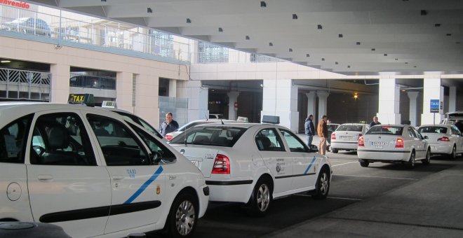 Los taxistas de Málaga celebran este domingo una asamblea para decidir si inician acciones