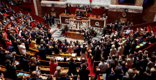 El Parlamento francés aprueba multar los comentarios machistas contra las mujeres