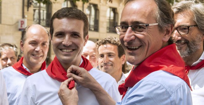 Casado, entre pitidos, pide en Vitoria que se prohíban por ley los homenajes a etarras