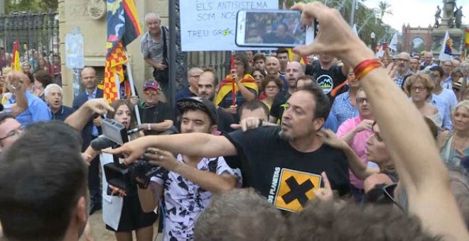 El cámara de Telemadrid agredido en la concentración de Ciudadanos en Barcelona presenta denuncia ante los Mossos