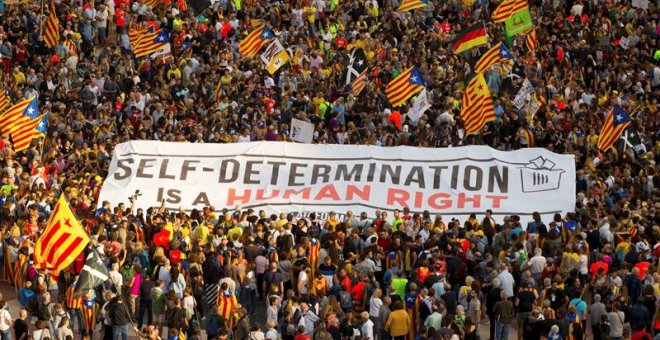 Absuelto el acusado de ultrajar la bandera española en el aniversario del 1-O